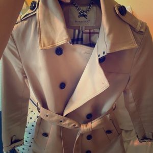Burberry short camel trench coat mid length